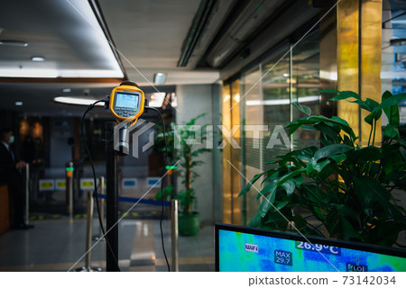 People waiting for temperature check by thermoscan People waiting for temperature check by thermoscan 73142034