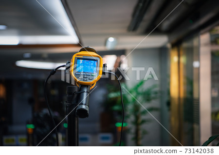 People waiting for temperature check by thermoscan People waiting for temperature check by thermoscan 73142038