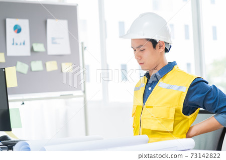 Man architect Man architect 73142822