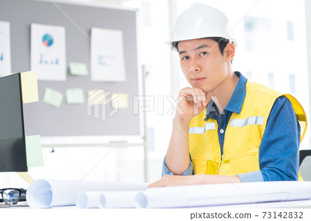 Man architect Man architect 73142832