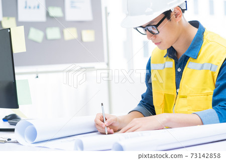 Man architect Man architect 73142858