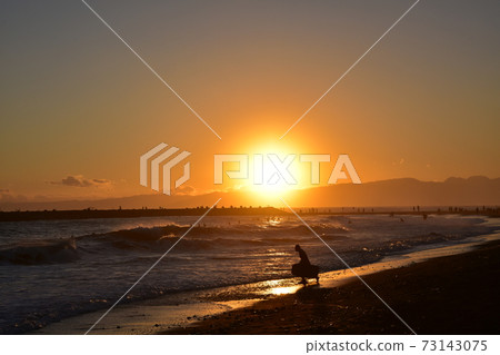 Chigasaki coast in winter At dusk 73143075