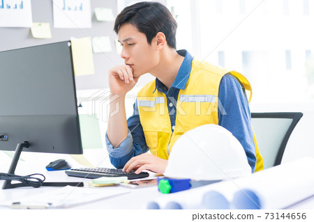 Man architect Man architect 73144656