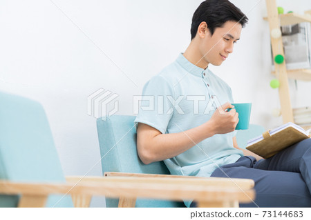 Man lifestyle 73144683