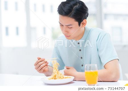 Man lifestyle 73144707