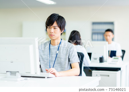 Young engineer in the office 73146021