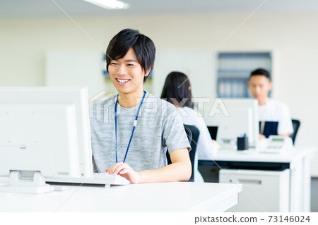 Young engineer in the office 73146024