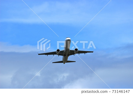Osaka International Airport Airplane JAL Reverse Run Takeoff Osaka International Airport Airplane JAL Reverse Run Takeoff 73146147