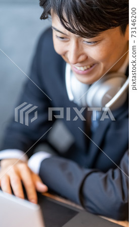 視頻/視頻創作者男性耳機筆記本電腦 視頻/視頻創作者男性耳機筆記本電腦 73146200