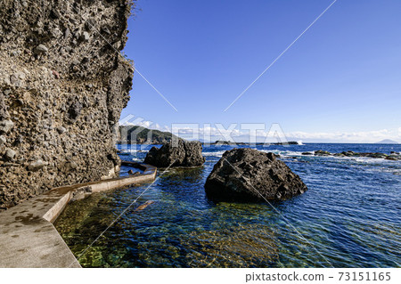 惠比壽島,冬天的天空和南伊豆海 惠比壽島,冬天的天空和南伊豆海 73151165