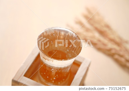 A well-chilled delicious sake A well-chilled delicious sake 73152675
