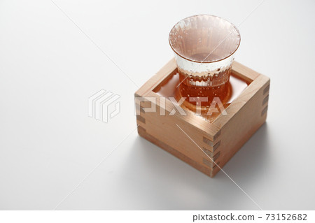 A well-chilled delicious sake A well-chilled delicious sake 73152682
