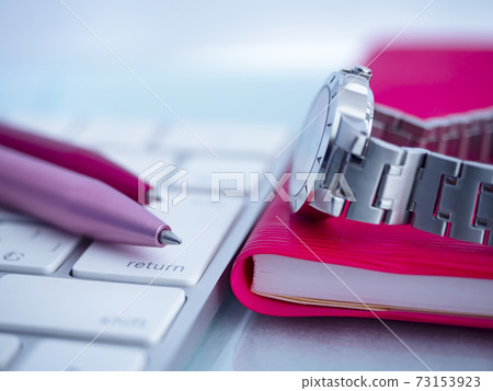 商業形象·筆記本·鍵盤·女性 商業形象·筆記本·鍵盤·女性 73153923