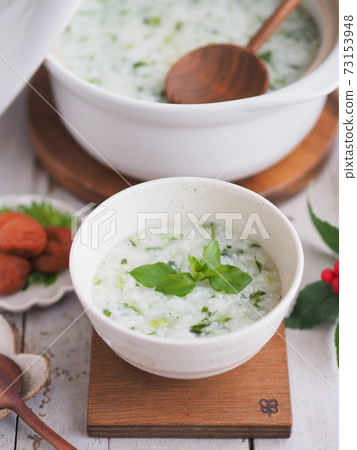 Spring nooki rice porridge 73153948