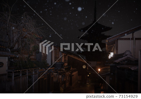 京都府北漢寺八坂塔Snowscape 京都府北漢寺八坂塔Snowscape 73154929