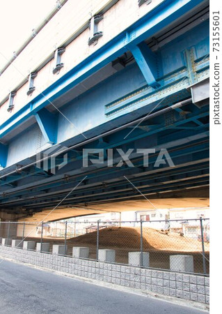 高架公路下的舊墓葬 高架公路下的舊墓葬 73155601