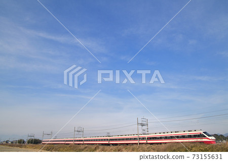 在東武伊勢崎線運行的特快涼子 73155631
