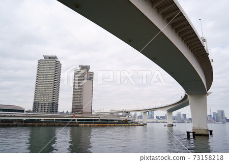 都市高速11號線台場線和台場塔大廈 73158218