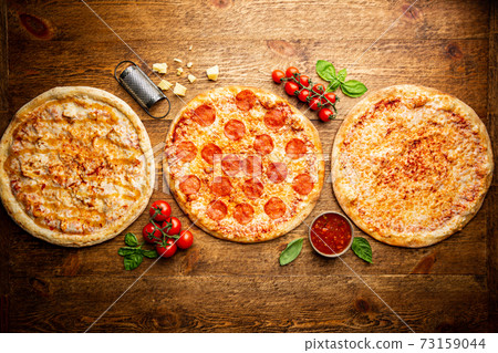 Different tipes of pizza Different tipes of pizza 73159044