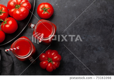 Fresh tomato juice and ripe tomatoes Fresh tomato juice and ripe tomatoes 73161098