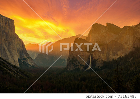 Yosemite National Park Valley at sunrise Yosemite National Park Valley at sunrise 73163485