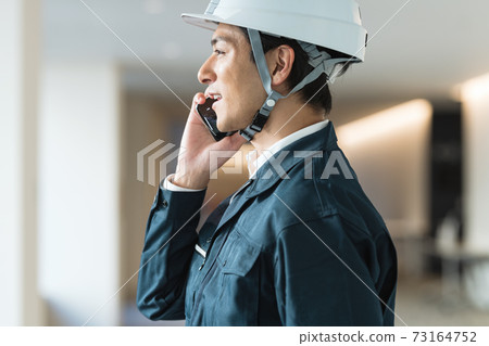 Construction management man talking on a smartphone "LINK FOREST" 73164752