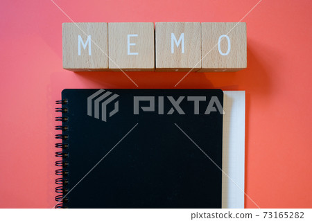 [MEMO（備忘錄）]用積木製作的備忘錄字母和筆記，白皮書 73165282