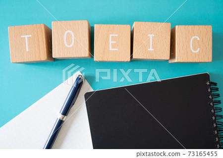 [TOEIC Writing] TOEIC letters, notebook paper and pens made from building blocks 73165455