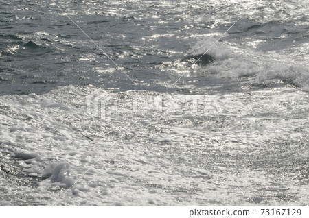 白浪和大海的倒影 73167129