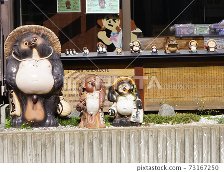 大型和小型的重垣燒,內襯狐狸。 大型和小型的重垣燒,內襯狐狸。 73167250