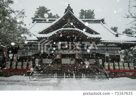 Oyama Shrine where snow dances Oyama Shrine where snow dances 73167635