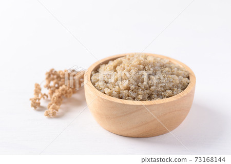 Cooked brown quinoa seeds in a wooden bowl 73168144