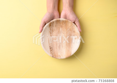 Hand holding betal palm leaf plate (Biodegradable, Compostable, Disposable or Eco friendly plate) Hand holding betal palm leaf plate (Biodegradable, Compostable, Disposable or Eco friendly plate) 73168808