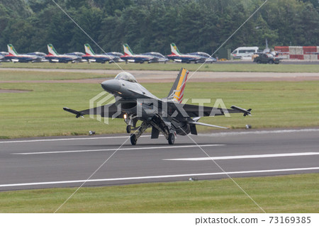 比利時空軍F-16AM展示隊降落 73169385