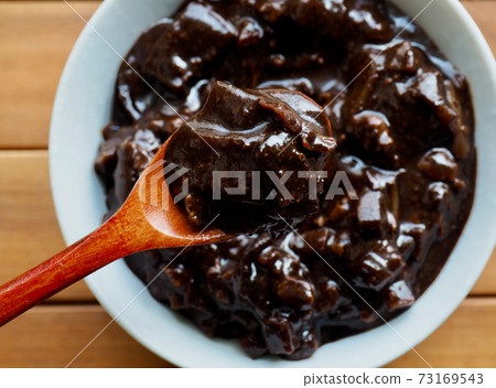 陶瓷碗裡的炸醬 73169543