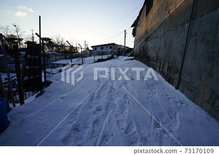 Jeongneunggol, alleyway, snow, winter Jeongneunggol, alleyway, snow, winter 73170109