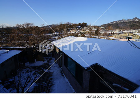 Jeongneunggol. Seongbuk-gu. Alley. In winter Jeongneunggol. Seongbuk-gu. Alley. In winter 73170341