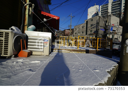 Jeongneunggol. Seongbuk-gu. Alley. In winter Jeongneunggol. Seongbuk-gu. Alley. In winter 73170353