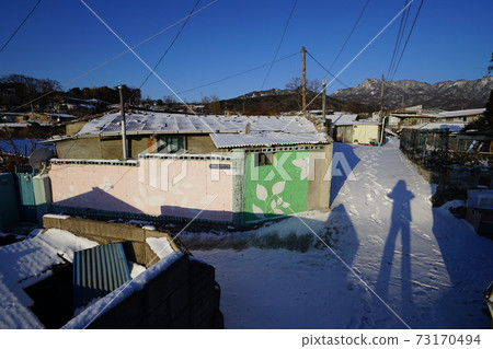 Jeongneunggol. Alley. In winter. Seongbuk-gu 73170494