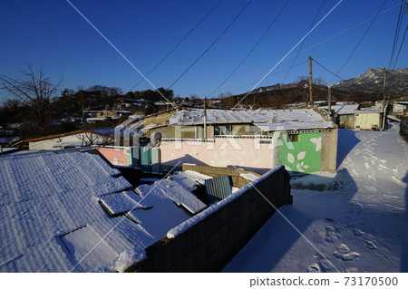 Jeongneunggol. Alley. In winter. Seongbuk-gu Jeongneunggol. Alley. In winter. Seongbuk-gu 73170500