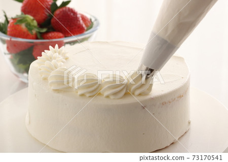 手工蛋糕擠奶油 手工蛋糕擠奶油 73170541