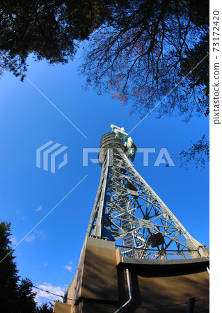 在山的無線電鐵塔 73172420