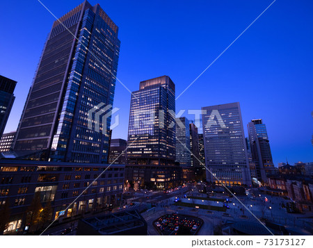 Tokyo Station and Marunouchi Station Square at dusk Tokyo Station and Marunouchi Station Square at dusk 73173127