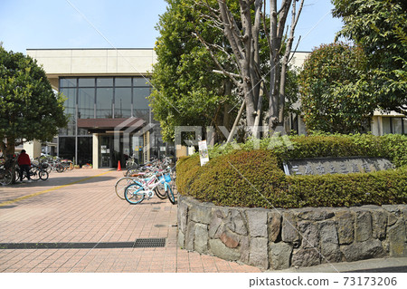 東京都三鷹市Kamerenjaku三鷹圖書館 73173206