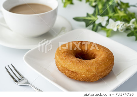 Donuts and milk tea on a white plate [white background] 73174756