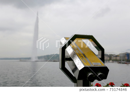 Spyglass on the embankment of Lake Geneva 73174846