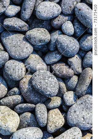 One side of the boulder One side of the boulder 73175410