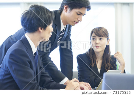 Meeting Meeting Business Person Meeting Meeting Business Person 73175535