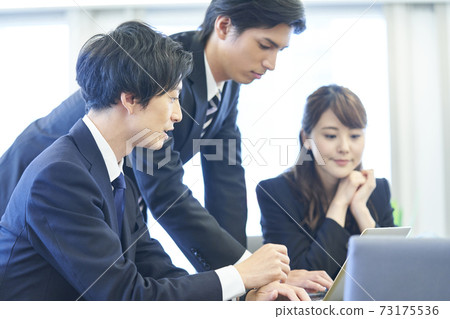 Meeting Meeting Business Person Meeting Meeting Business Person 73175536