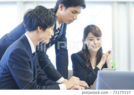 Meeting Meeting Business Person Meeting Meeting Business Person 73175537